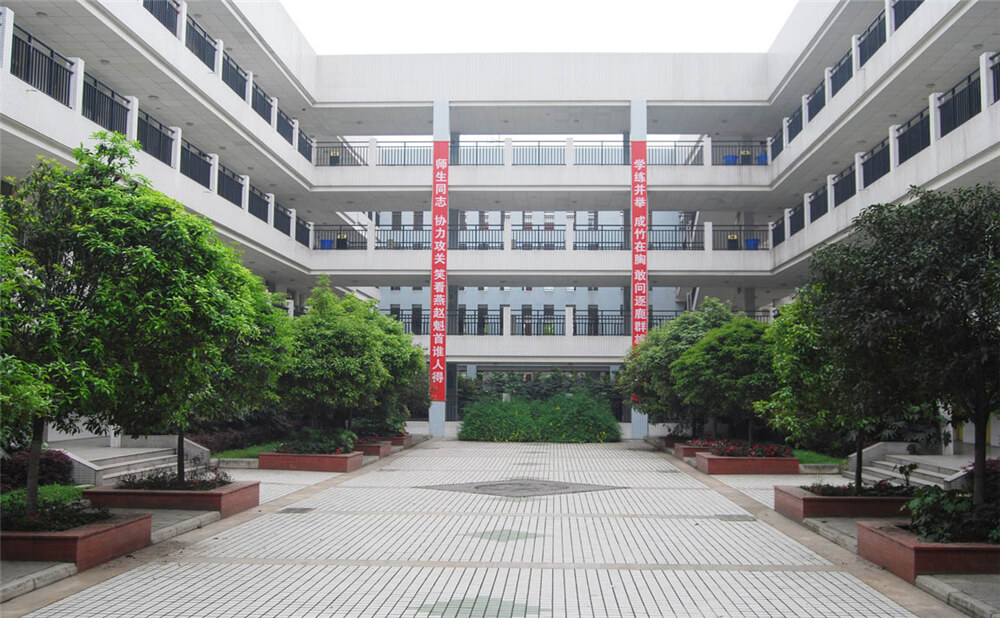香城中學(xué)的學(xué)費(fèi)是多少錢？