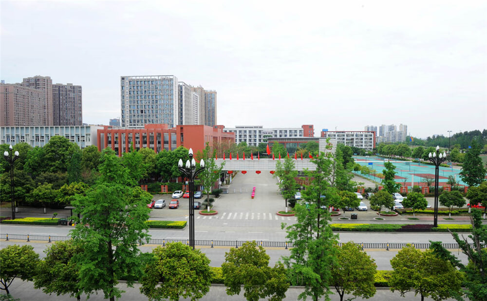 香城中學(xué)的高中住宿怎么樣？