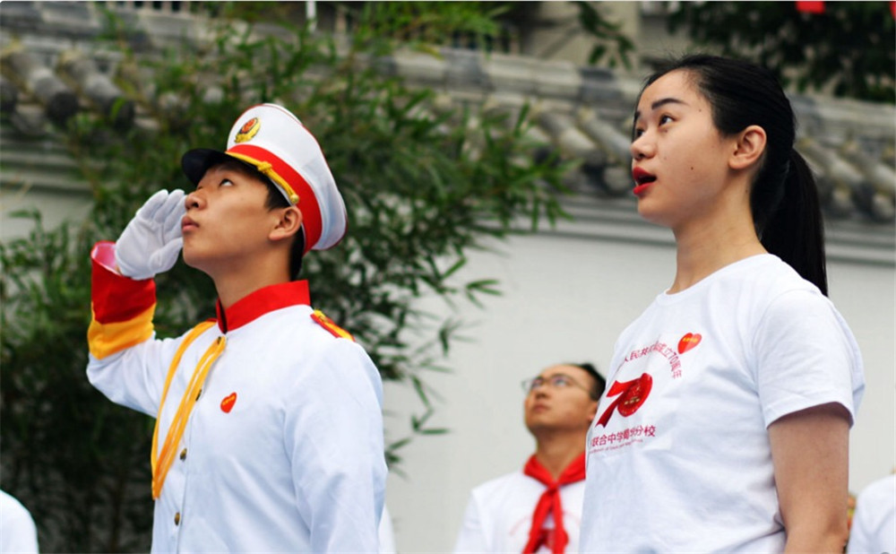 石室聯(lián)合中學蜀華分校一年的學費是多少？