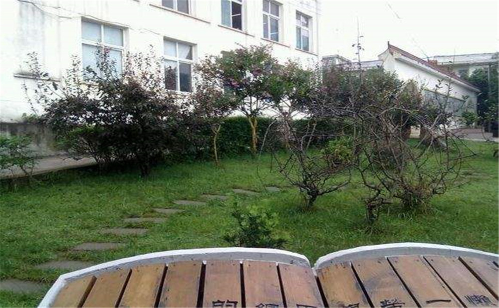賈家中學(xué)的高中住宿怎么樣？