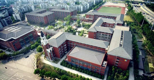 成都七中萬達(dá)學(xué)校的錄取分?jǐn)?shù)線是多少？
