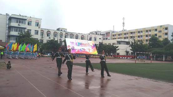 西南交通大學(xué)附屬中學(xué)高中一年的學(xué)費(fèi)是多少？