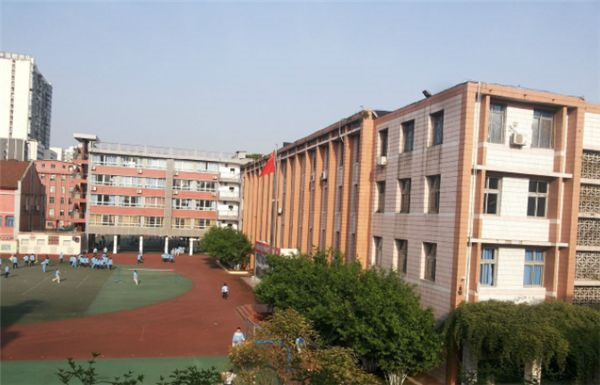 通錦中學(xué)的本科升學(xué)率是多少？