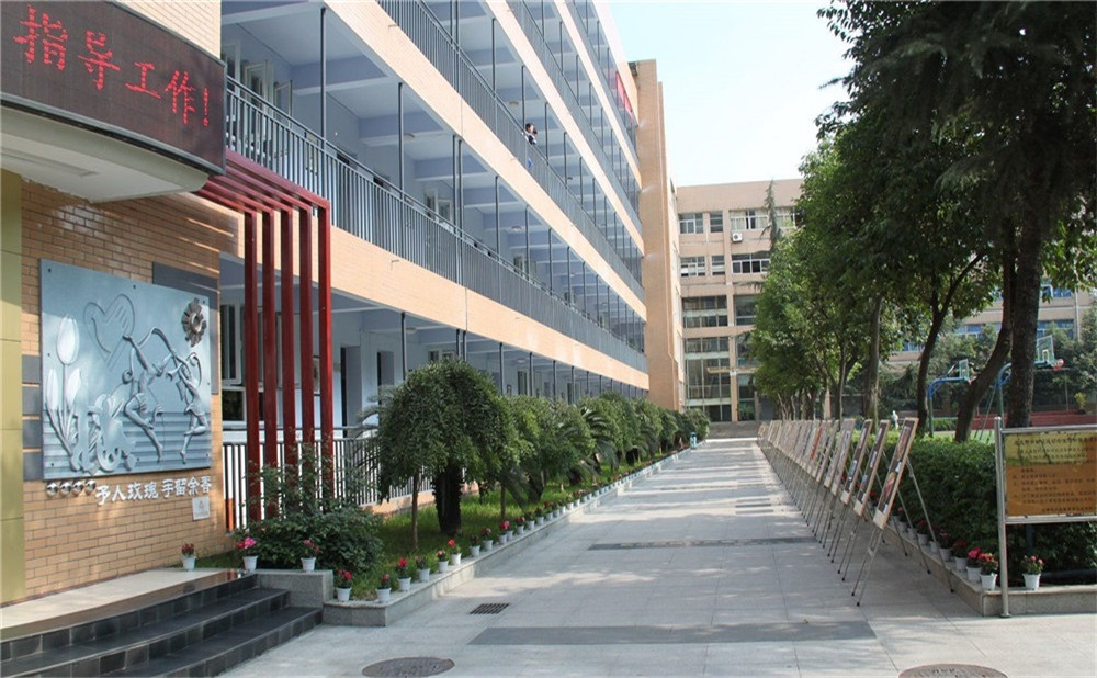 2020年成都大學(xué)附屬中學(xué)計(jì)劃招多少人？
