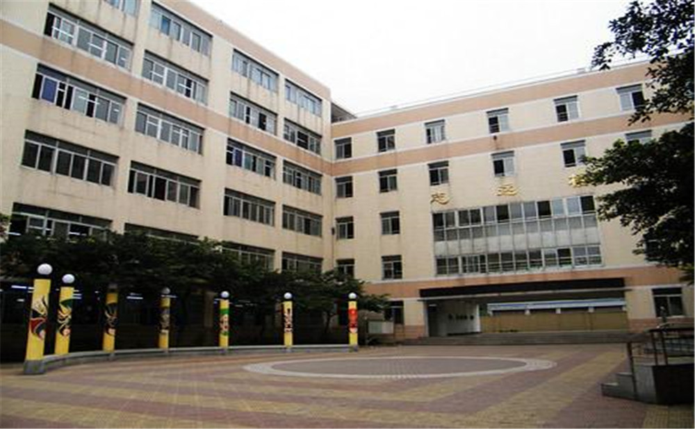 武侯高級(jí)中學(xué)的宿舍怎么樣？