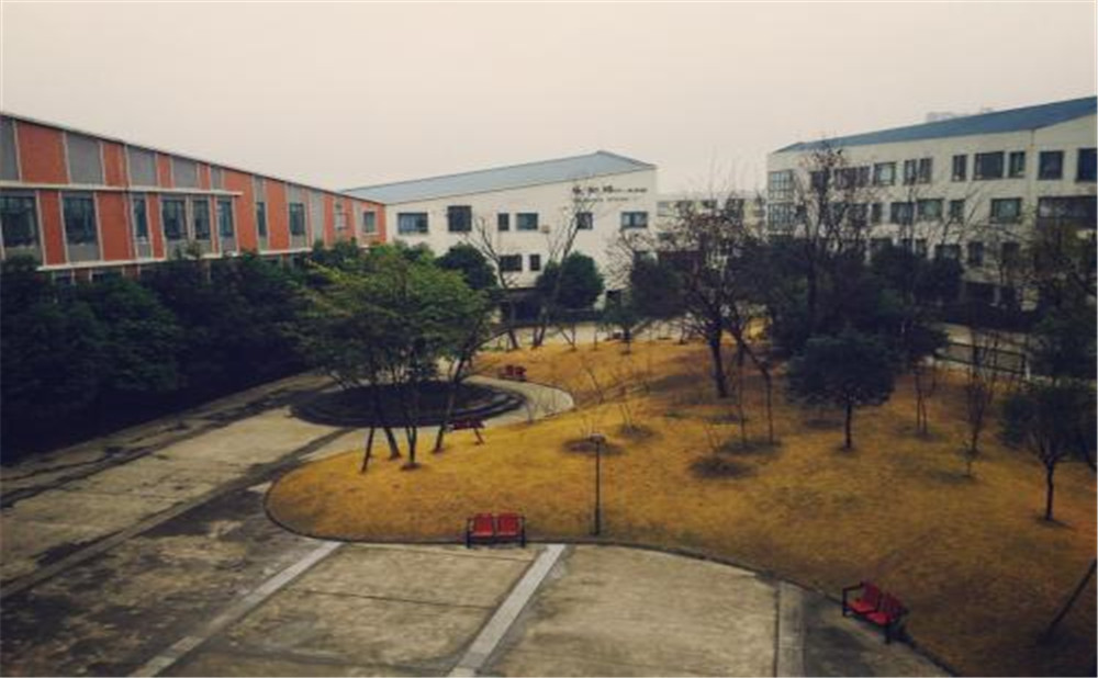 成都實(shí)驗(yàn)外國(guó)語(yǔ)學(xué)校（西區(qū)）的宿舍怎么樣？