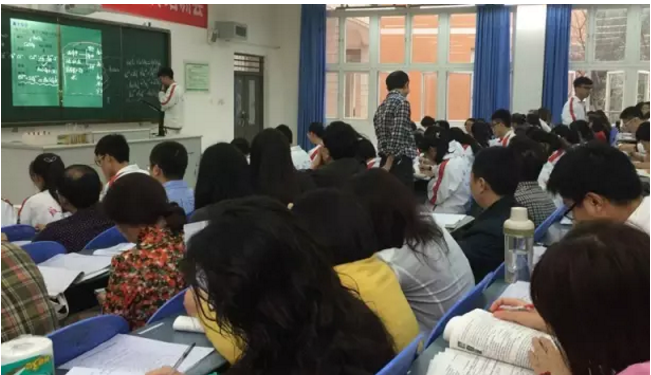 成都七中實(shí)驗(yàn)學(xué)校的錄取分?jǐn)?shù)線是多少？