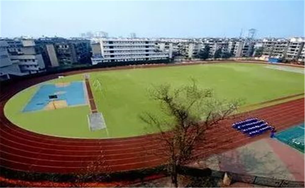 成都實(shí)外新都五龍山學(xué)校的住宿怎么樣？
