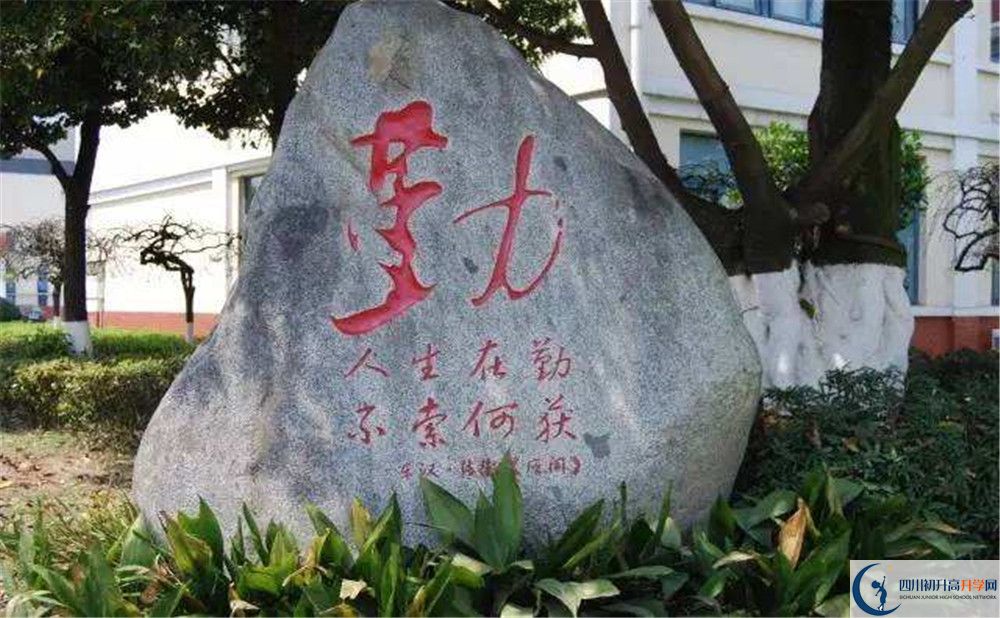 2020敖平中學(xué)初升高的學(xué)費(fèi)是多少？
