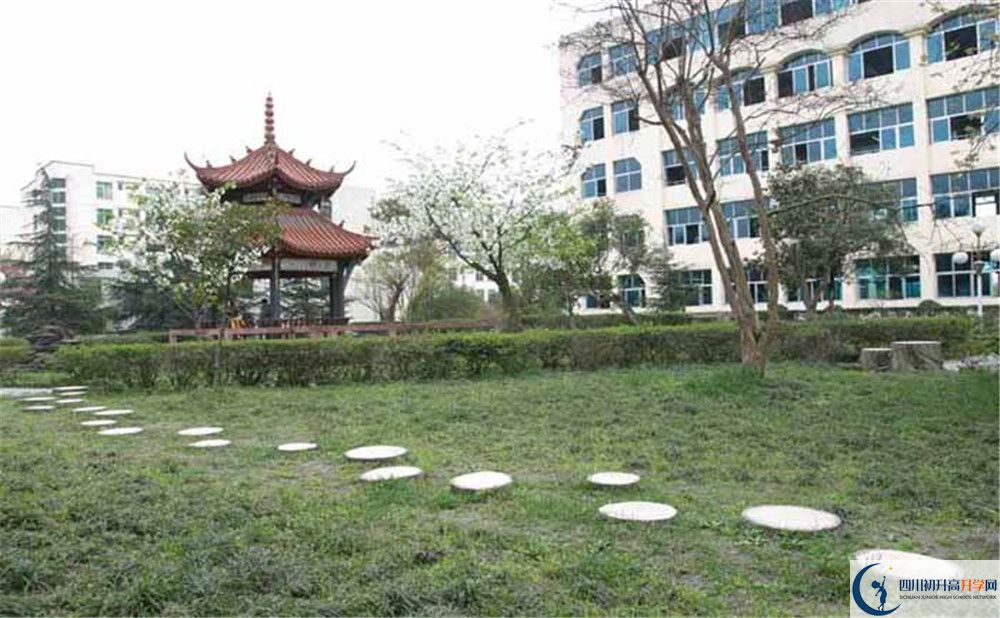 都江堰外國語實(shí)驗(yàn)學(xué)校實(shí)驗(yàn)班怎么樣？