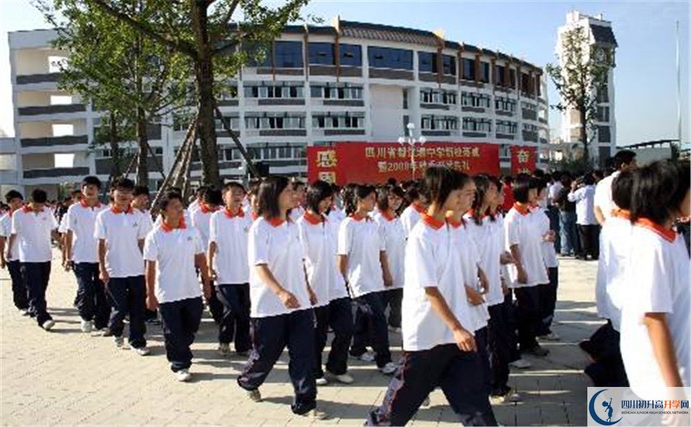 2020年都江堰中學(xué)初升高學(xué)費(fèi)是多少？