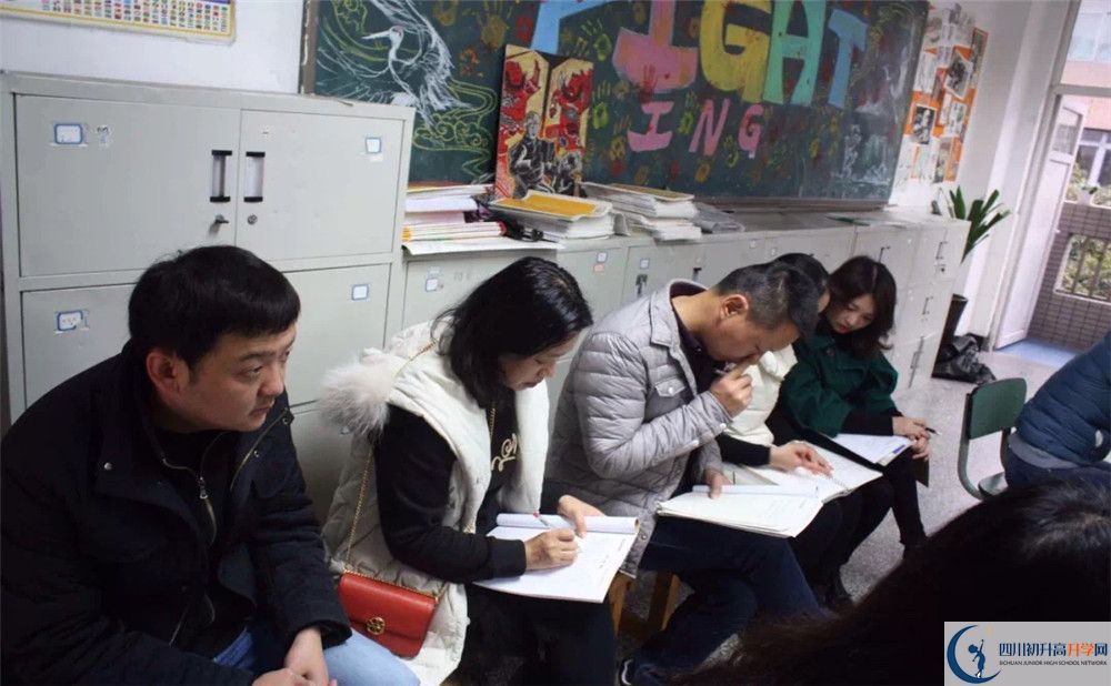 成都市鹽道街中學(xué)的學(xué)費收費標準是多少？