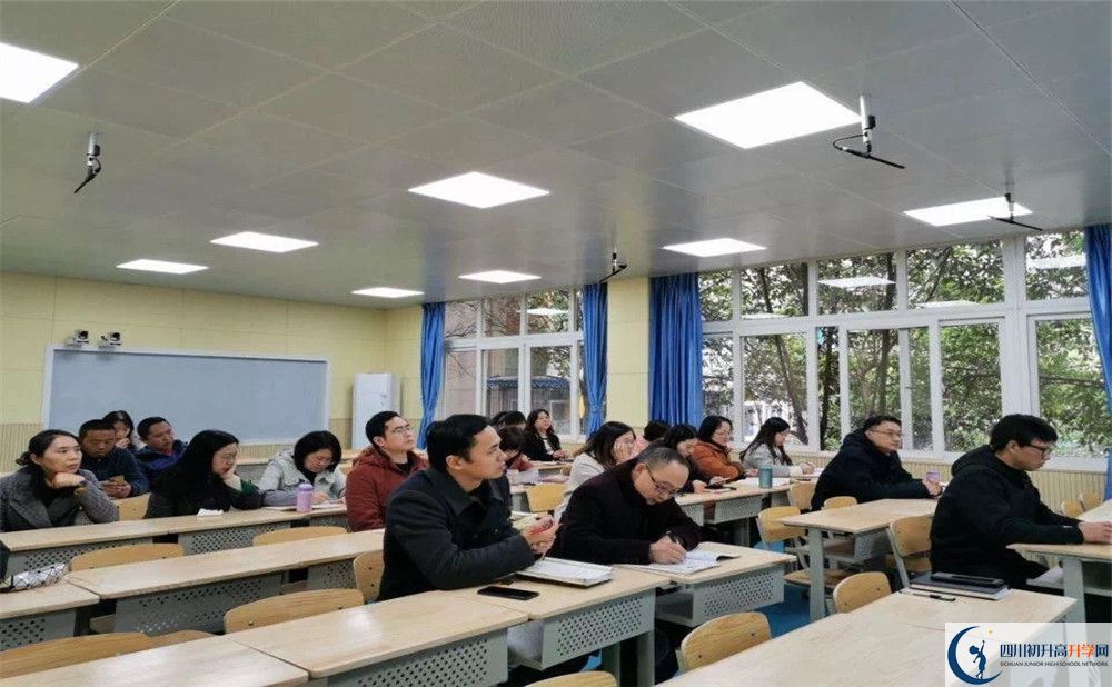 四川師范大學(xué)附屬中學(xué)是怎么樣的學(xué)校？
