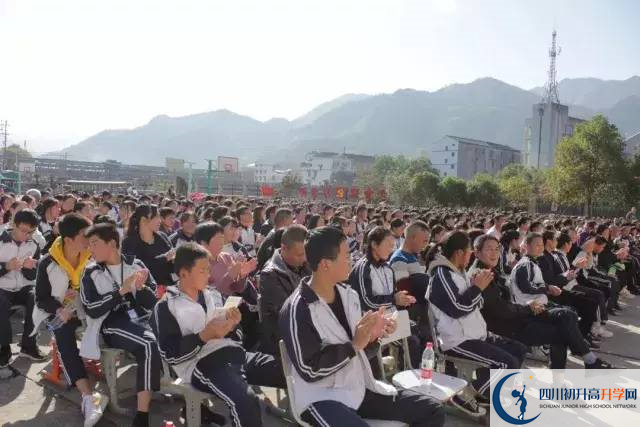 安仁中學(xué)的學(xué)費(fèi)收費(fèi)標(biāo)準(zhǔn)是什么？
