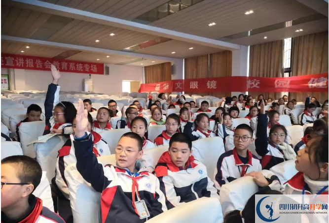 大邑中學學費的收費標準是多少？