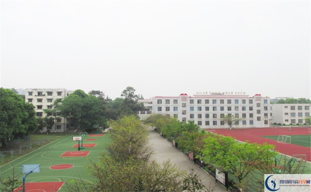 青白江中學(xué)初升高的分?jǐn)?shù)線是多少？