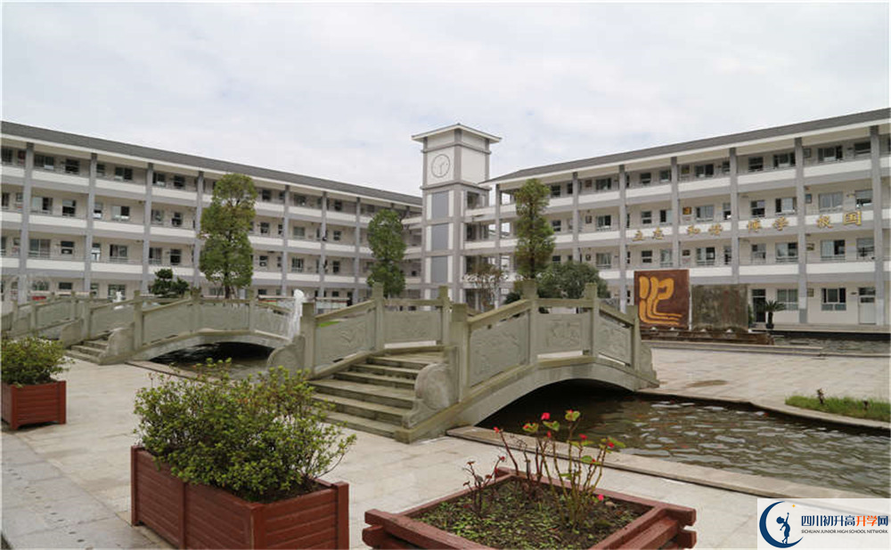 平樂(lè)中學(xué)的學(xué)費(fèi)大概是多少？