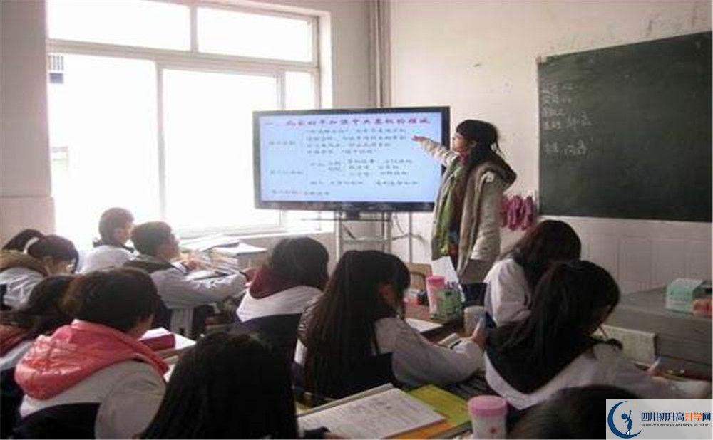 大邑縣實驗中學初升高的分數(shù)線是多少？