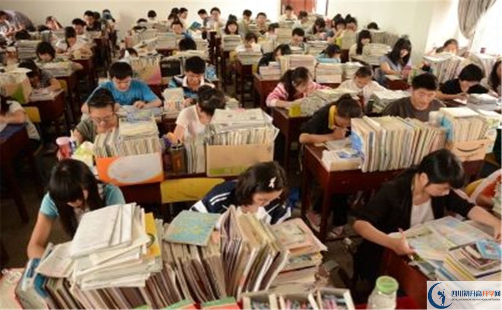 成都列五中學(xué)的招生分數(shù)線是多少？