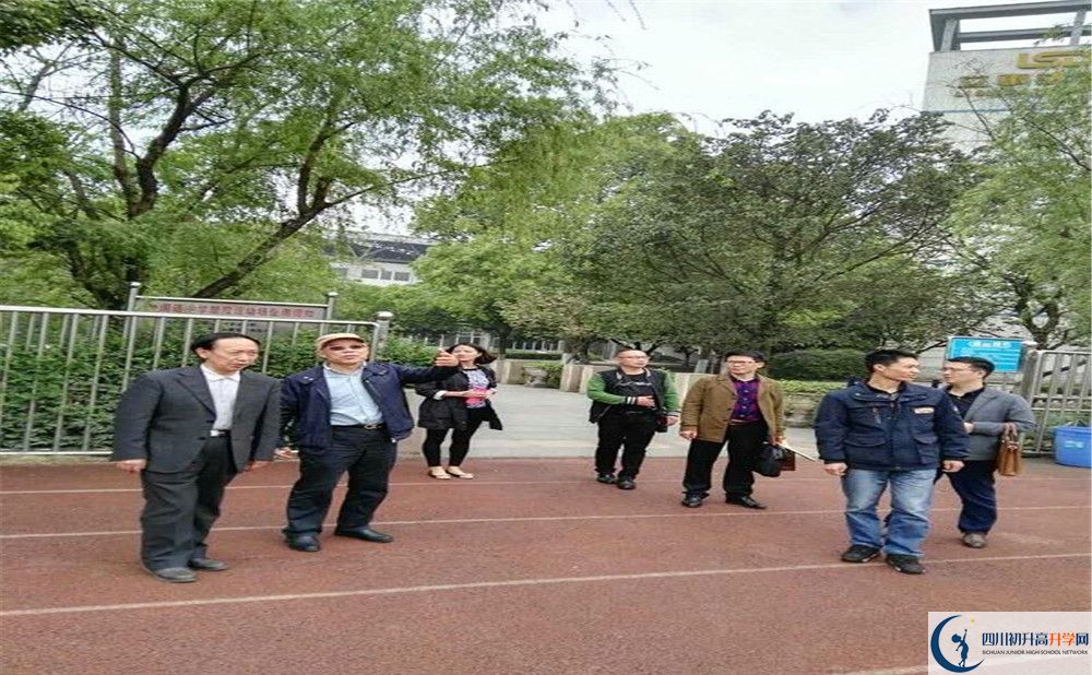 成都嘉祥外國語學(xué)校一年的學(xué)費是多少？
