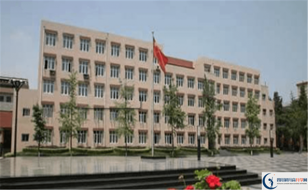 成都西藏中學(xué)一年的學(xué)費(fèi)是多少錢(qián)？