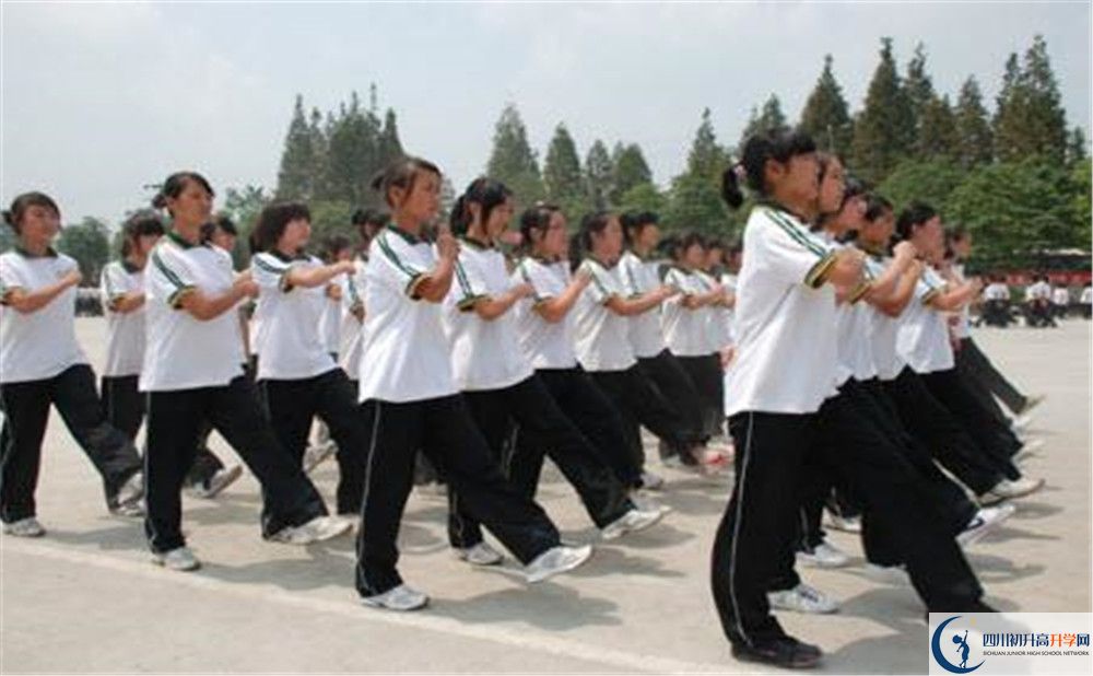 彭州一中一年的學(xué)費(fèi)是多少？