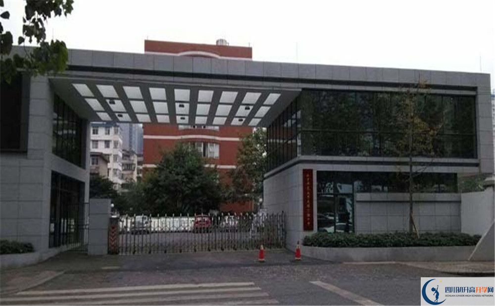 北師大成都實驗中學的高中住宿好不好？