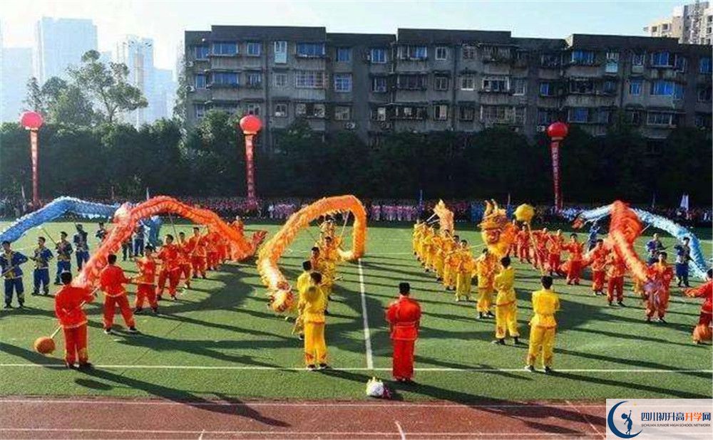 成都七中八一學(xué)校一學(xué)期的學(xué)費(fèi)是多少？