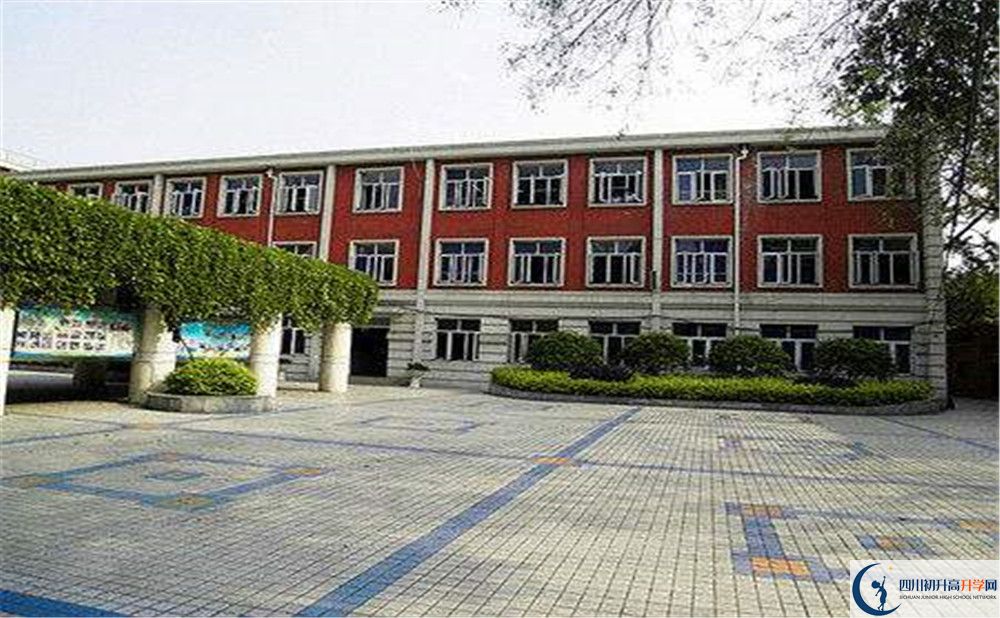 成都樹德中學(xué)一學(xué)期的學(xué)費(fèi)是多少？