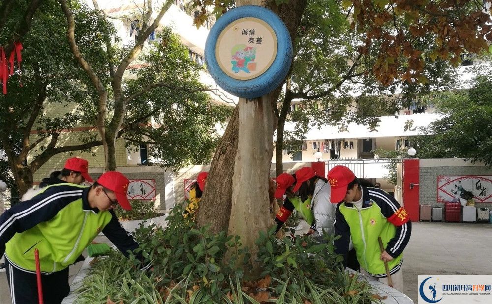 養(yǎng)馬中學(xué)一學(xué)期的學(xué)費(fèi)是多少？