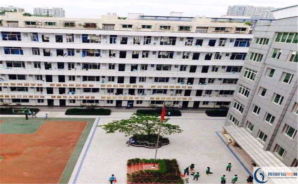 陽安中學(xué)一學(xué)期的學(xué)費(fèi)是多少？