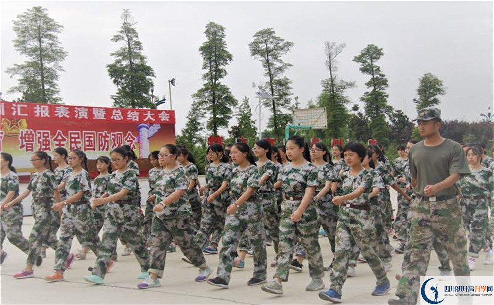 考成都市第十七中學(xué)的分?jǐn)?shù)線是多少？