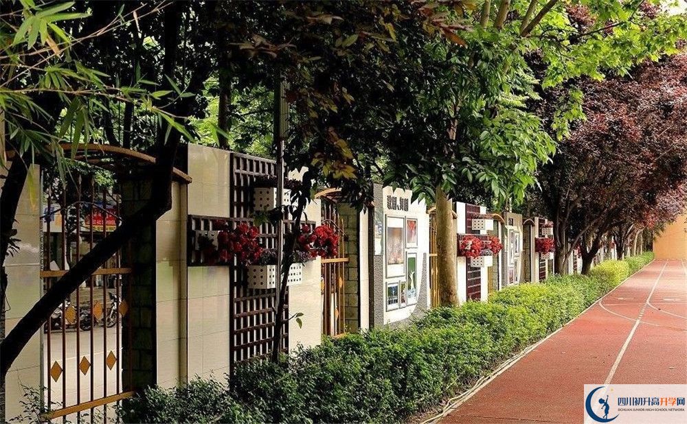成都大學(xué)附屬中學(xué)一期的學(xué)費(fèi)是多少？