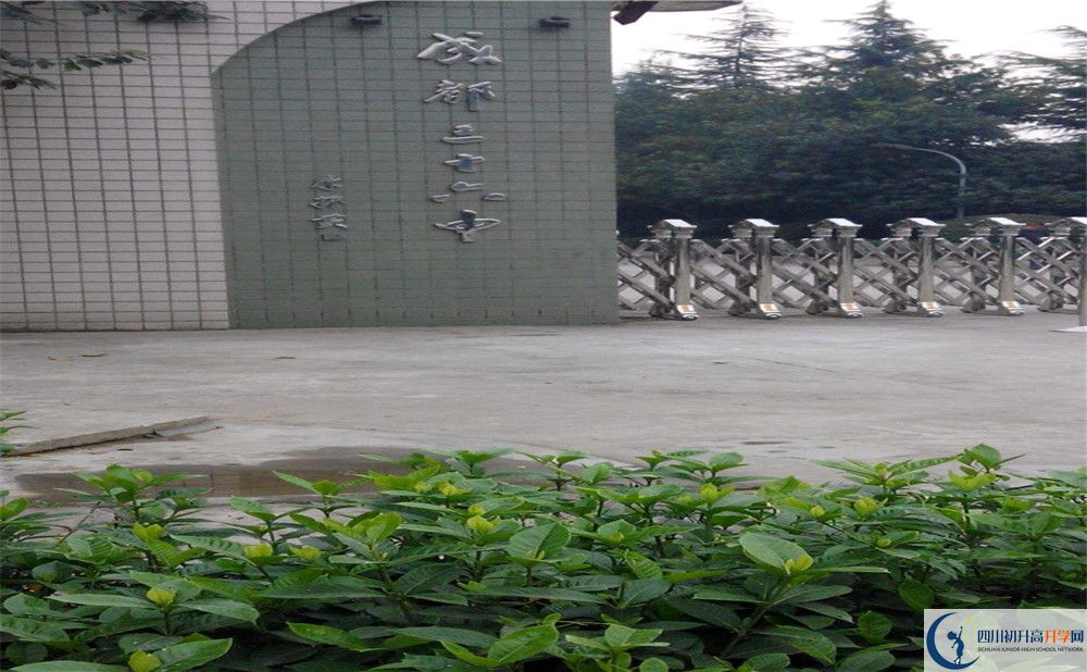考成都三十六中的分?jǐn)?shù)線是多少？