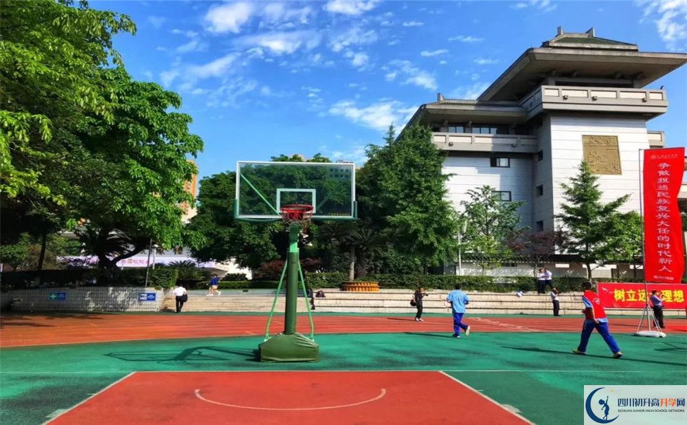考成都石室中學(xué)的分?jǐn)?shù)線是多少？