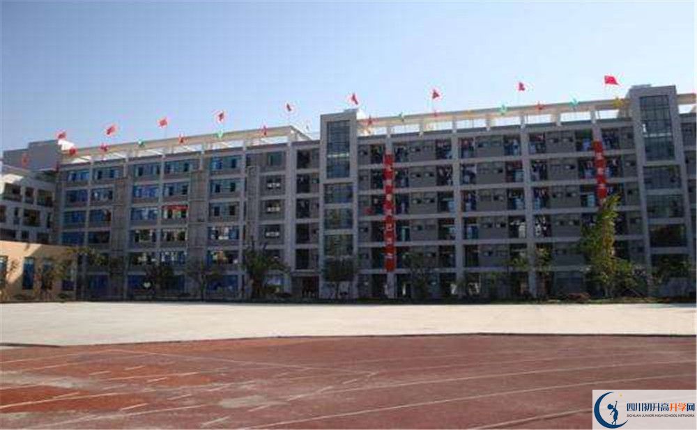 考成都十二中（四川大學(xué)附屬中學(xué)）的分數(shù)線是多少?