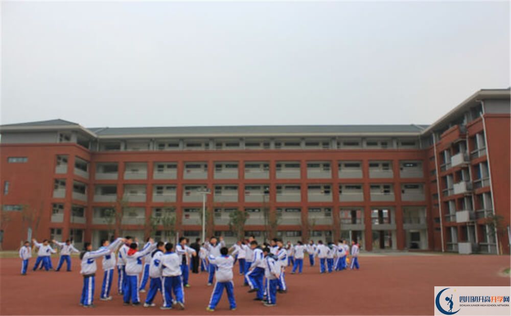 成都七中萬(wàn)達(dá)學(xué)校的分?jǐn)?shù)線大概是多少分？