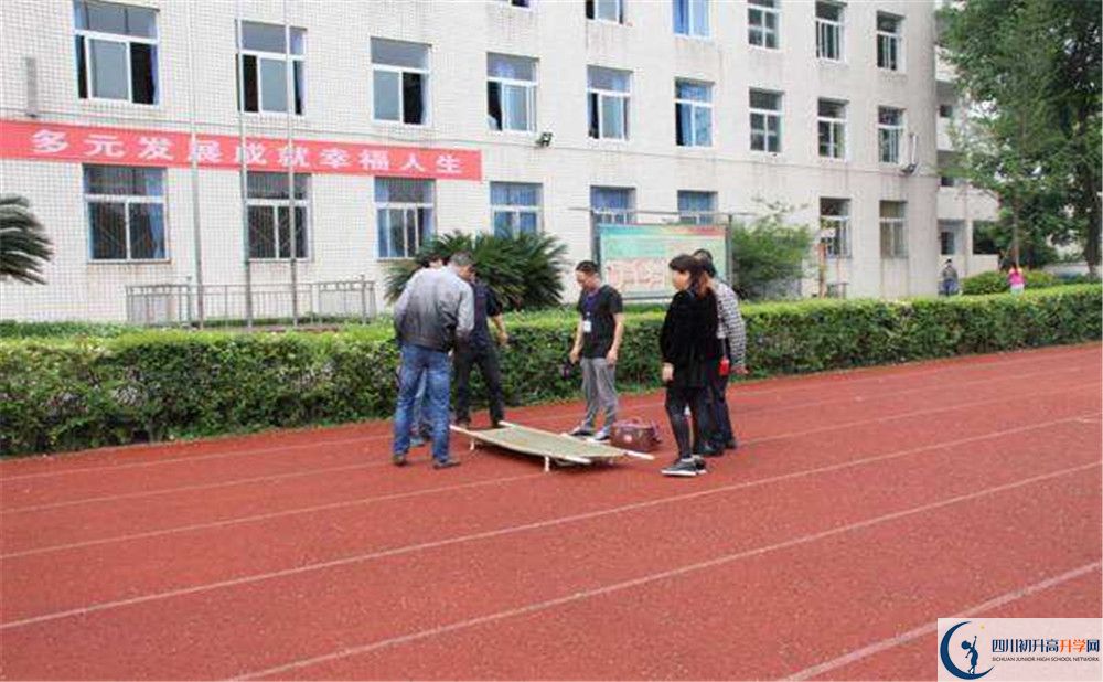 近幾年洛帶中學(xué)高中錄取的分?jǐn)?shù)線是多少？