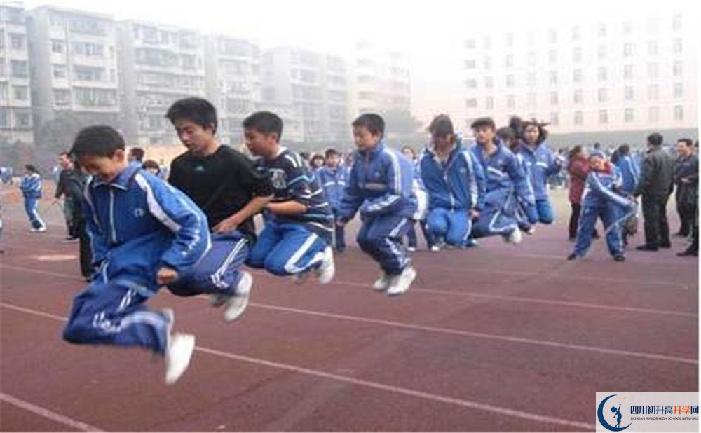 成都新世紀(jì)外國語學(xué)校的分?jǐn)?shù)線大概是多少？