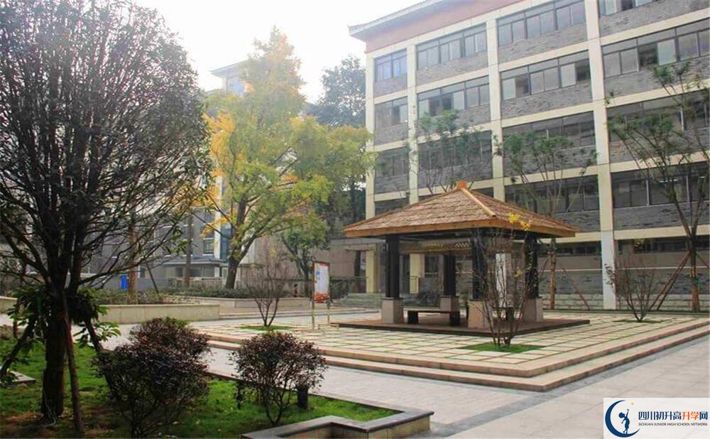 成都市西北中學(xué)高中歷年來(lái)的分?jǐn)?shù)線是多少分？