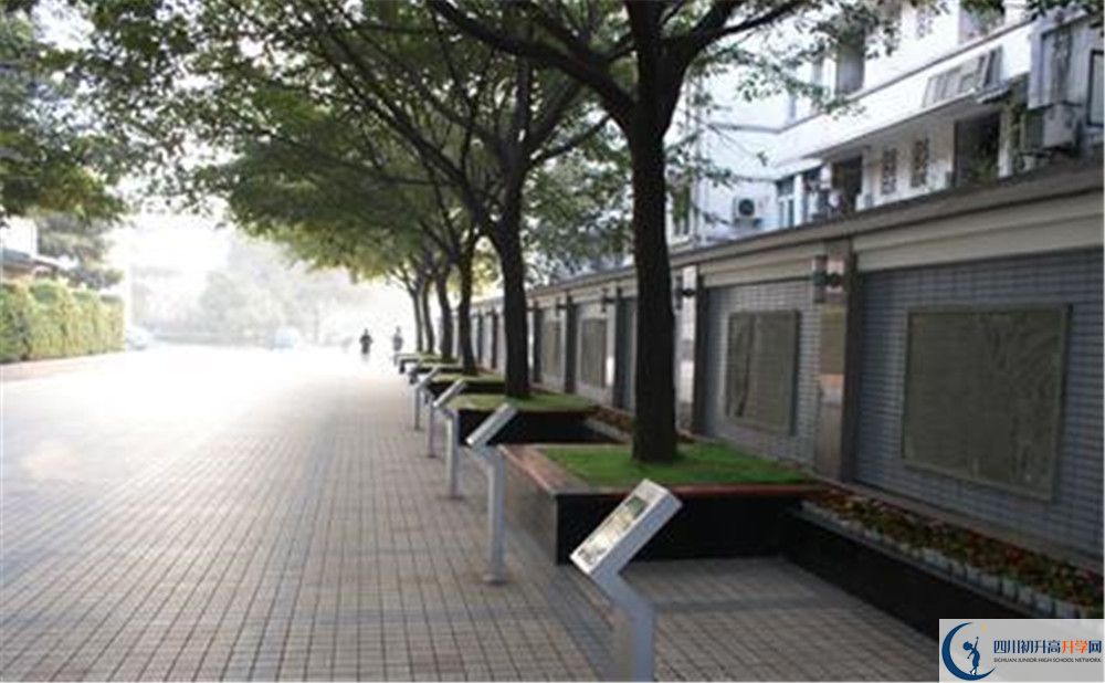 成都市田家炳中學(xué)住宿條件怎么樣？