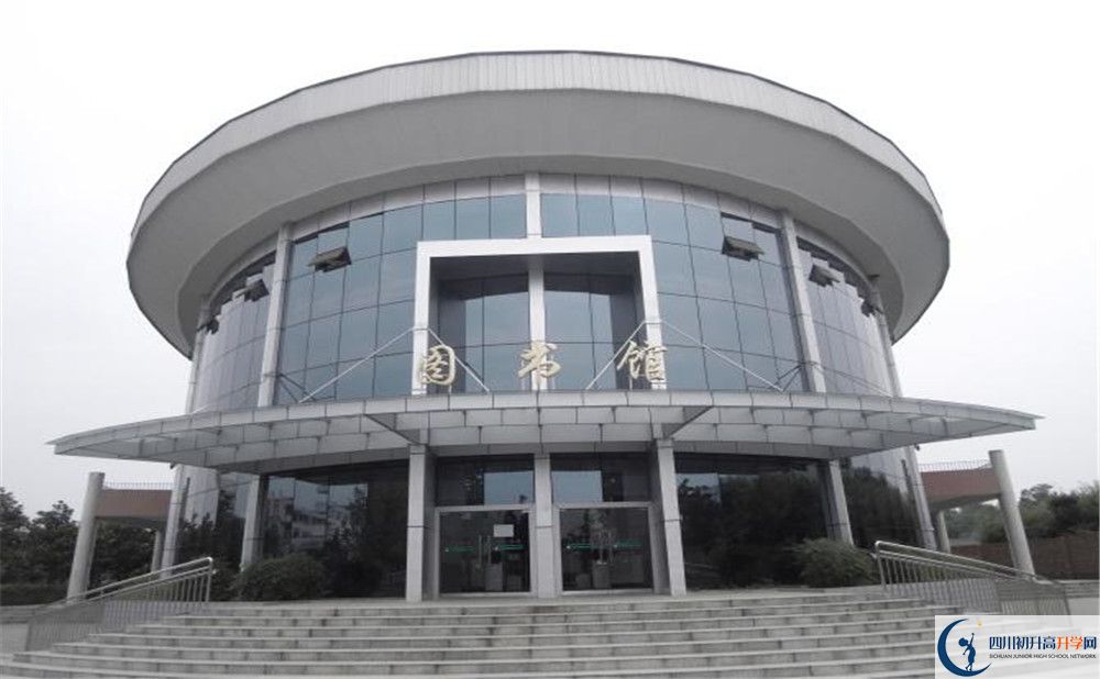 成都市龍泉中學(xué)住宿條件怎么樣？					