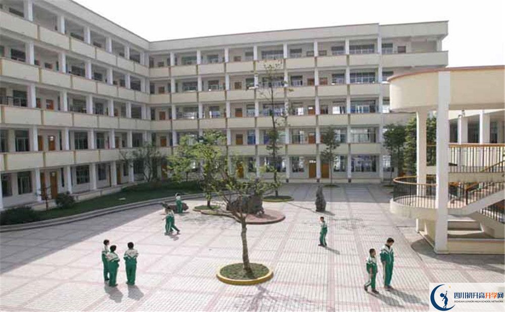 都江堰外國語實驗學(xué)校住宿費(fèi)用是多少？