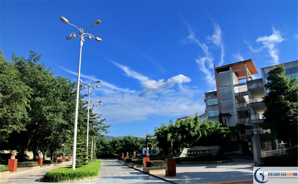 成都市龍泉中學(xué)的地址怎么走？