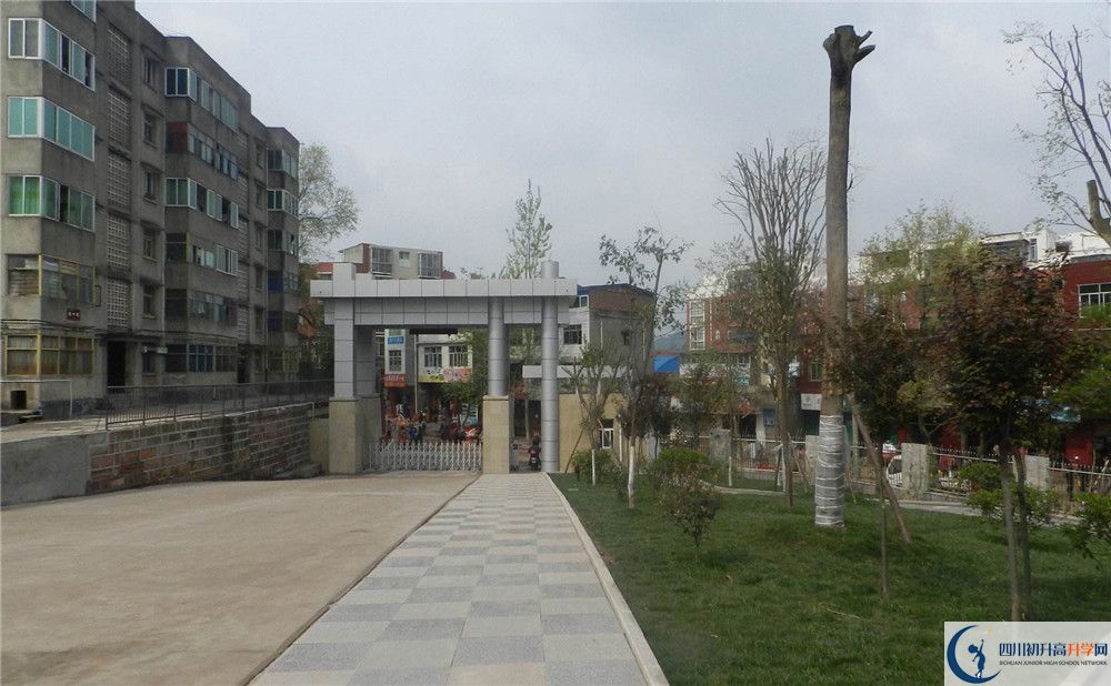 竹篙中學(xué)初升高向外地招生嗎？