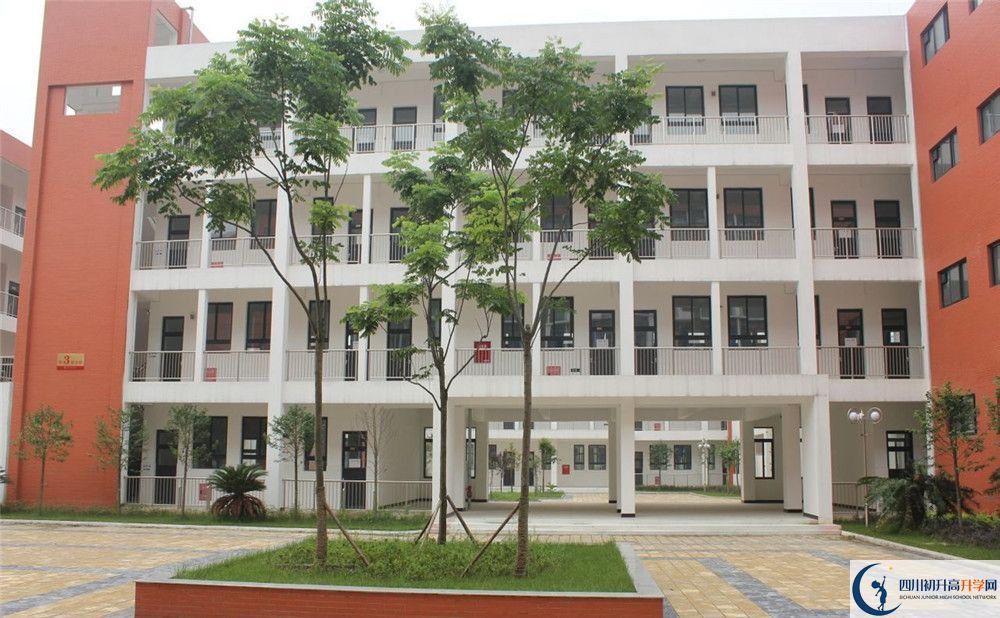 金堂中學住宿費用是多少？