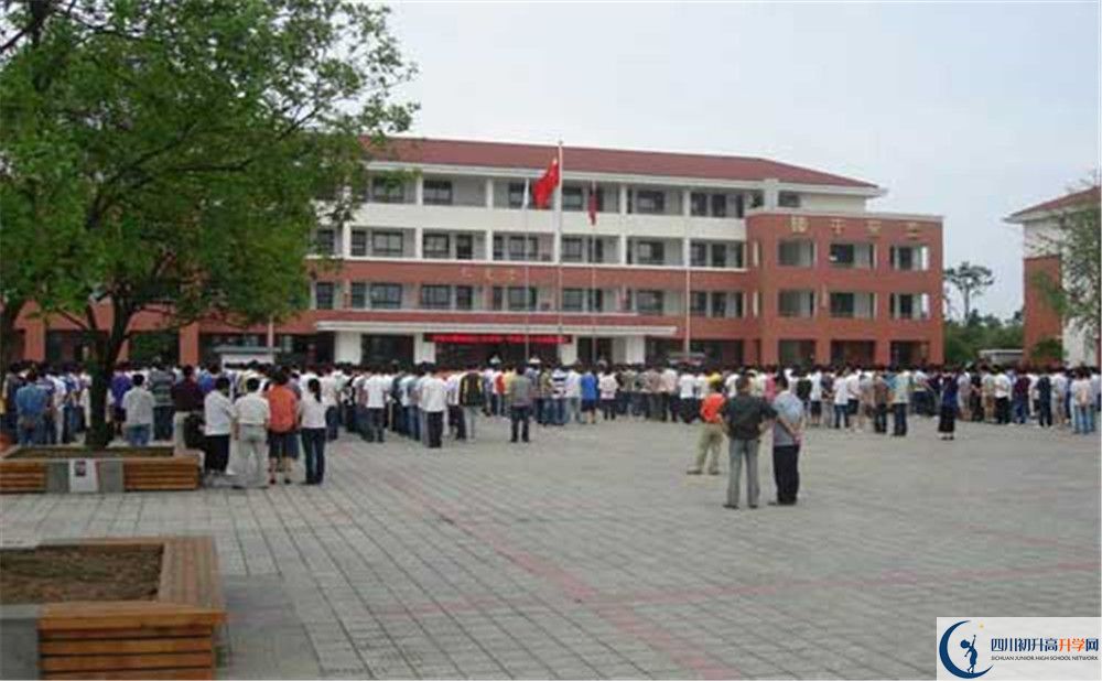 邛崍一中高一多久放一次假呢？