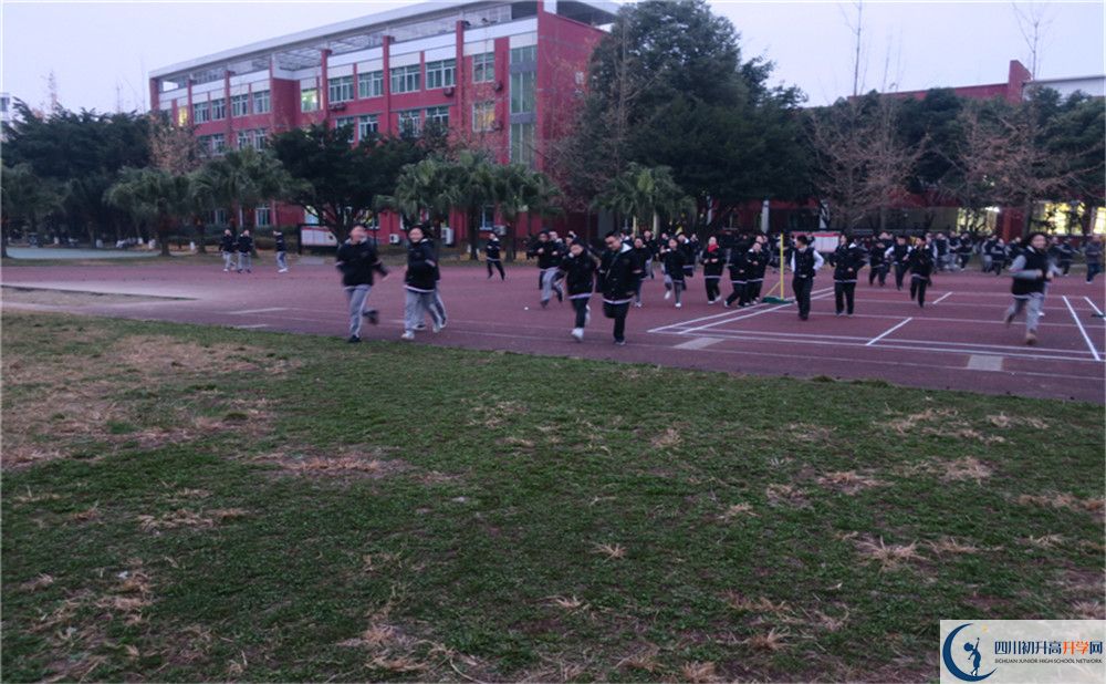 成都南開(kāi)為明學(xué)校高中住宿怎么樣？