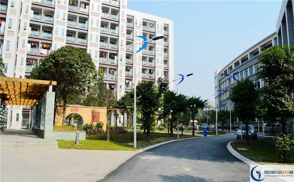 大彎中學(xué)高中部地址在哪？
