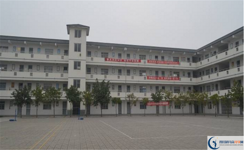 成都市太平中學(xué)的高中住宿怎么樣？
